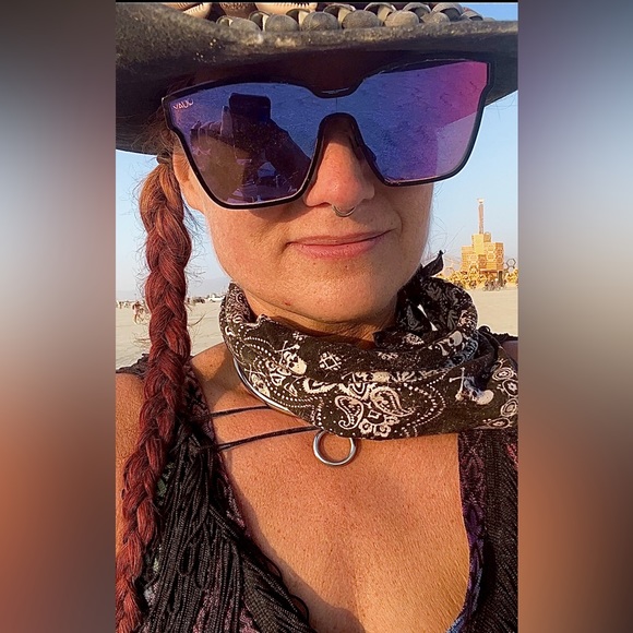 Meet your Posher, Jeni 👩🏼‍🦰 - Picture 7 of 11